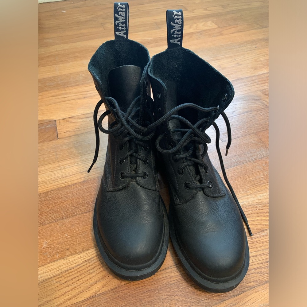EUC Dr Marten 1460 Pascal Black size 8